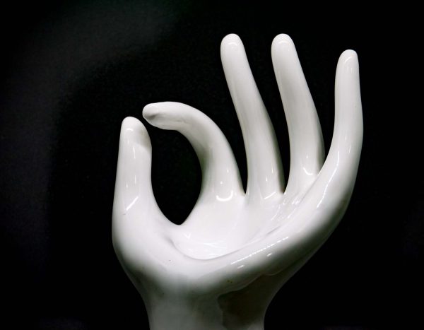 mani decorative ceramica bianca